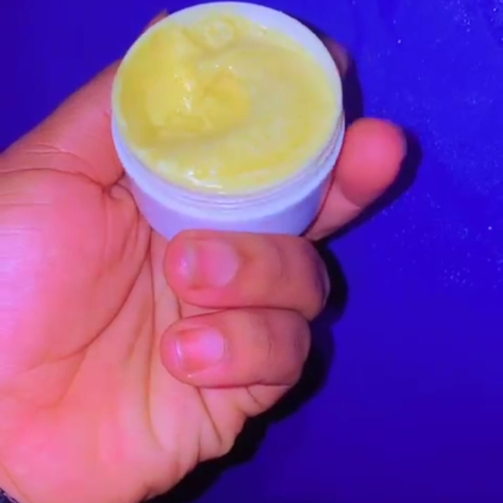 crème entre jambes noire