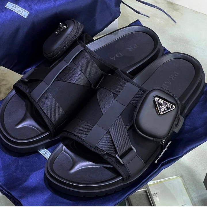 sandales noires prada