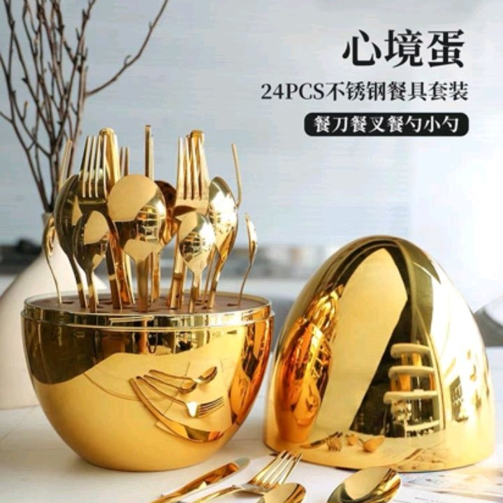 coffret de cuillères doré