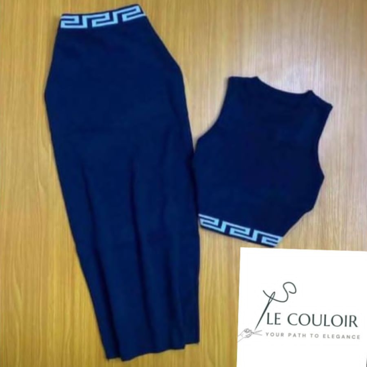 ensemble bleu ( crop top, jupe)