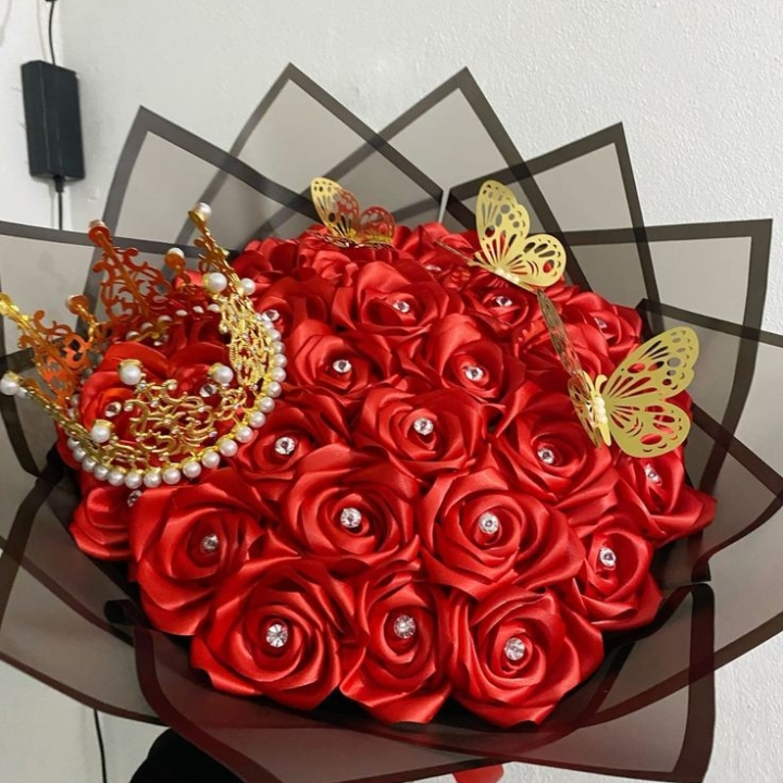 external red roses bouquet