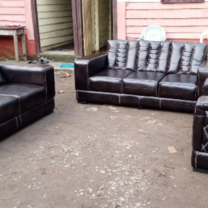 comfortable set of chairs( Salon)