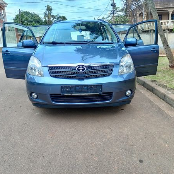 toyota corolla verso 2004