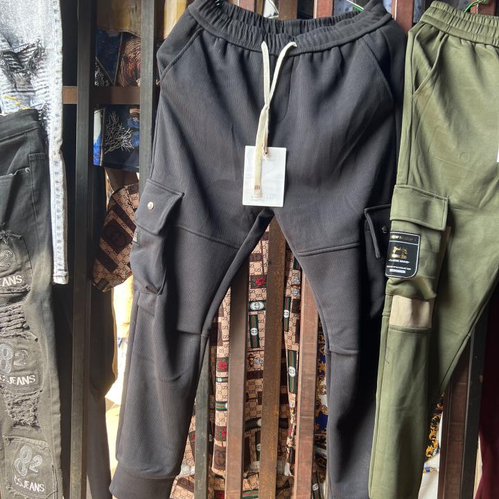 black joggings trouser
