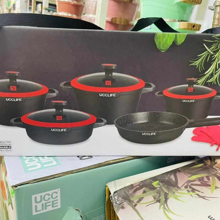 set of pots