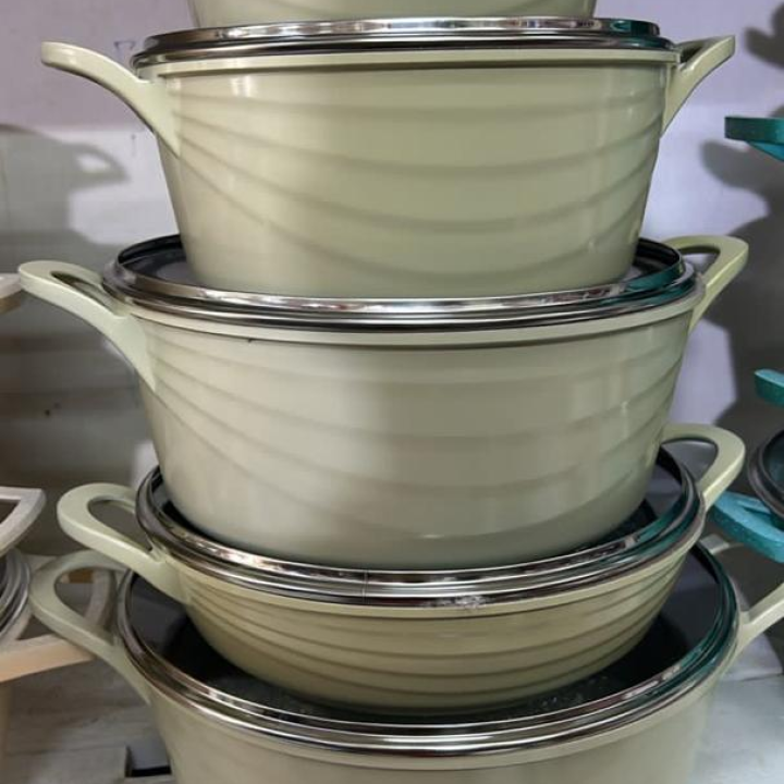 batterie de cuisine 10pcs couleur creme