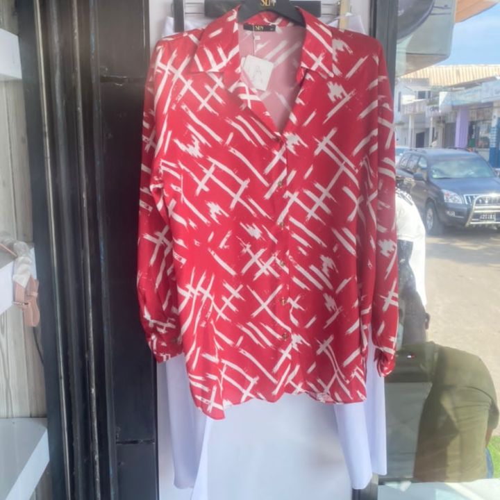 chemise rouge
