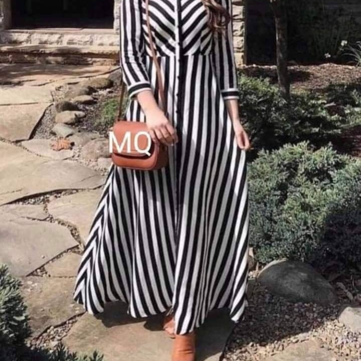 robe raillé blanc noir