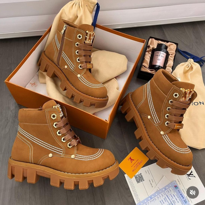 Luis Vuitton boots