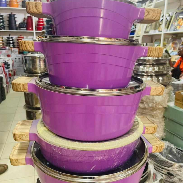 set of pots