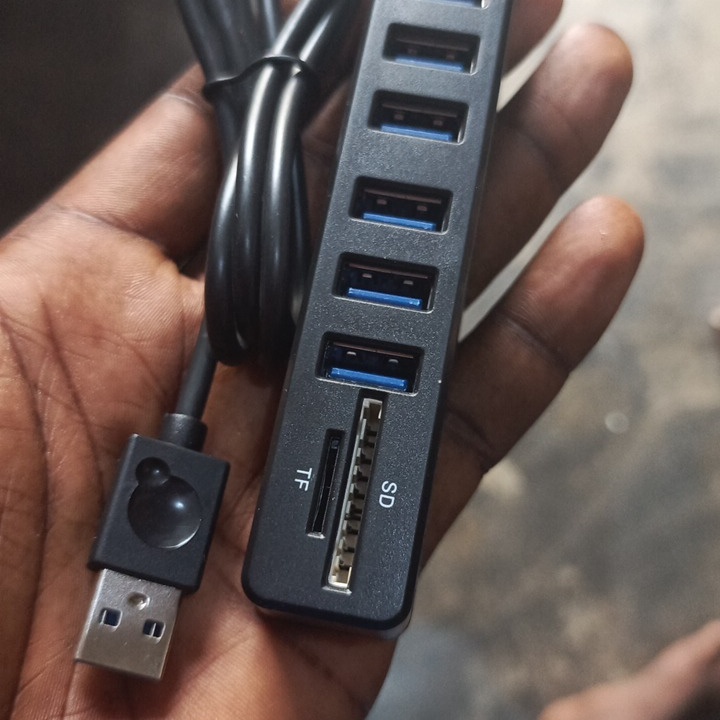 8 in 1 USB multiport adapter
