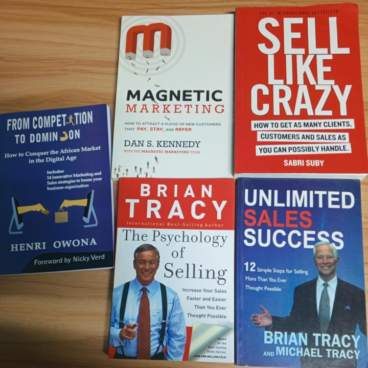 livre "MAGNETIC MARKETING,PSYCHOLOGy OF SELLING ,UNTIMITED SALES SUCCESS"