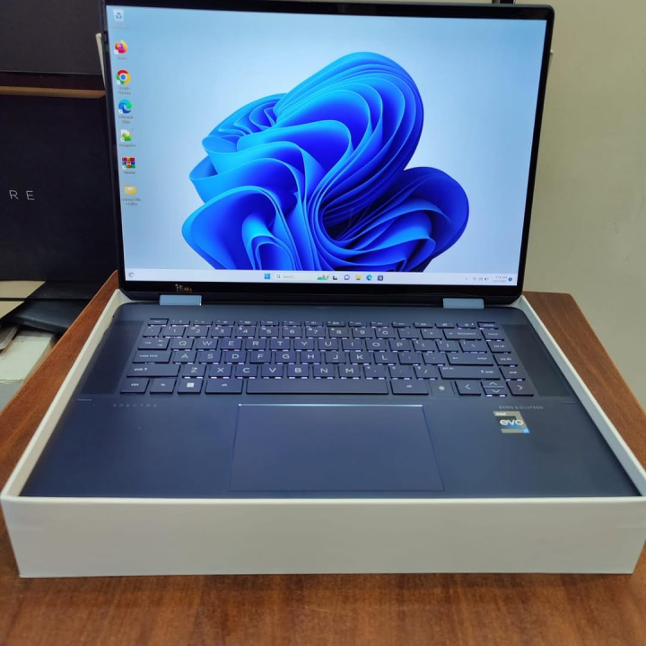 HP SPECTRE 2024 OLED i7 12th Generation Touchscreen 360 rotation