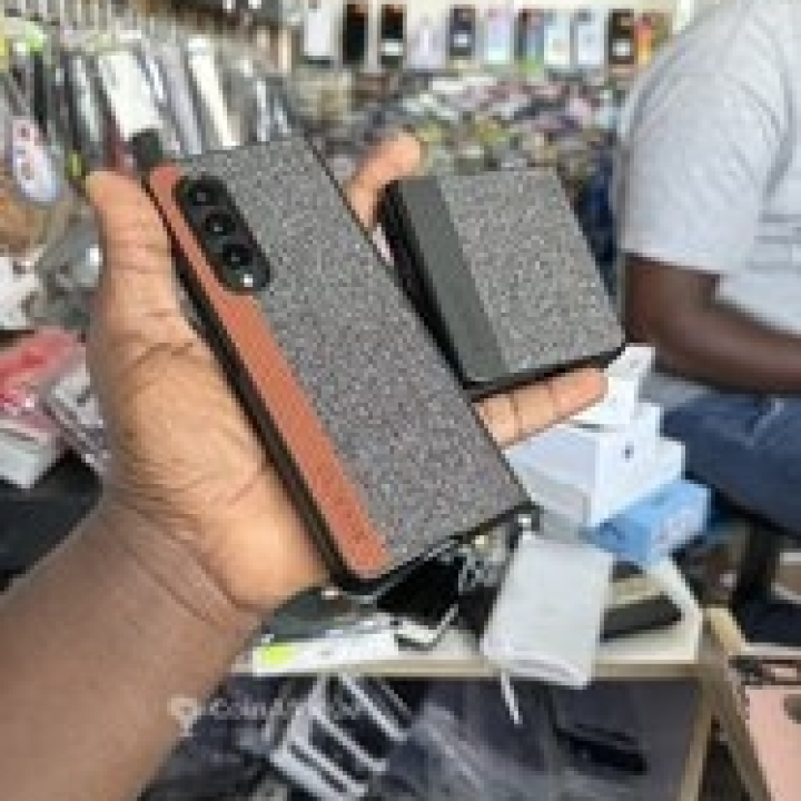 pochette de téléphone