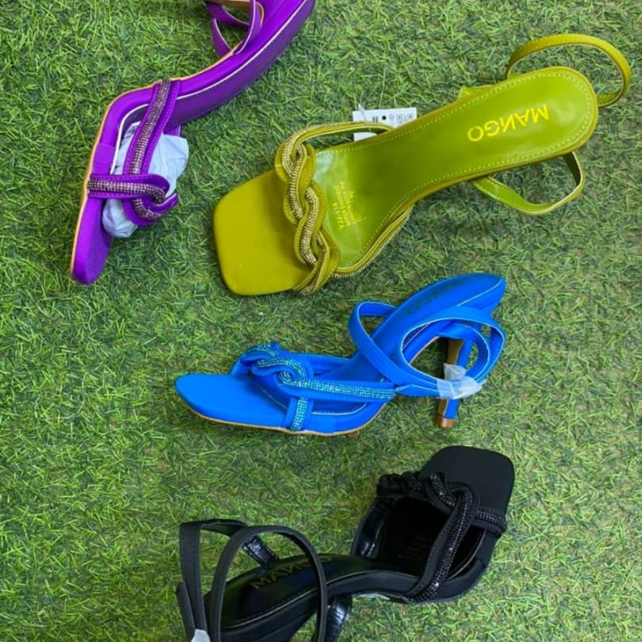 chaussures femmes violet ,jaune,bleu,et noire