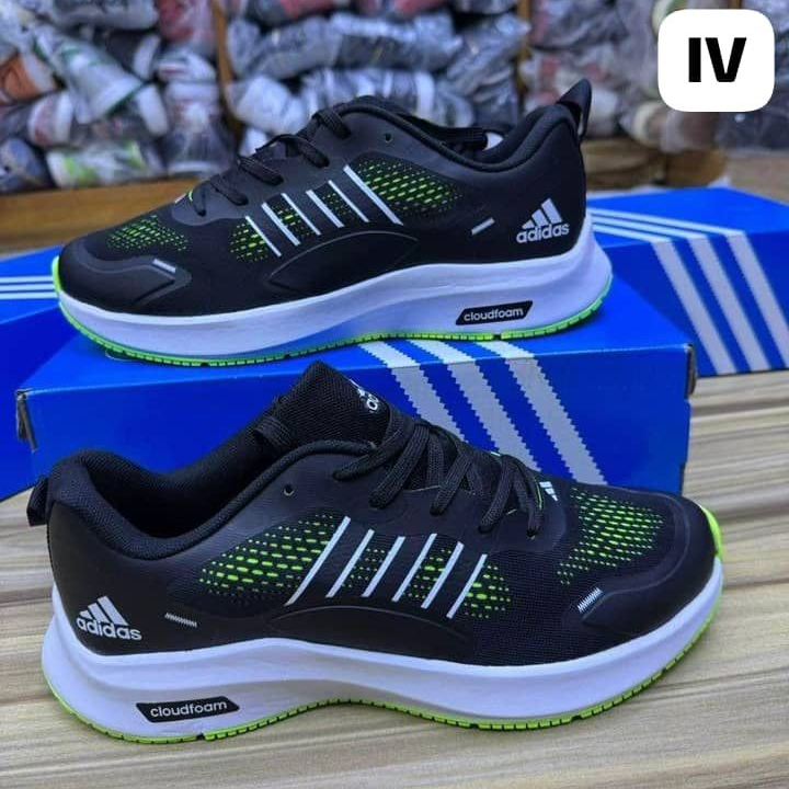 tennis noir adidas semelle blanche