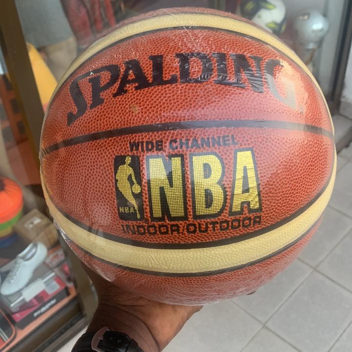 ballons de basketball