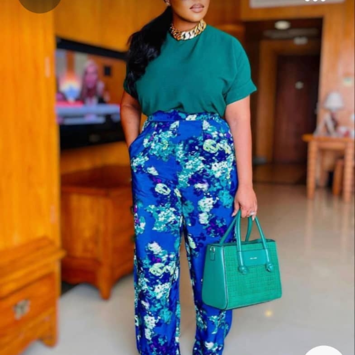 ensemble femme (pantalon a fleur haut vert)