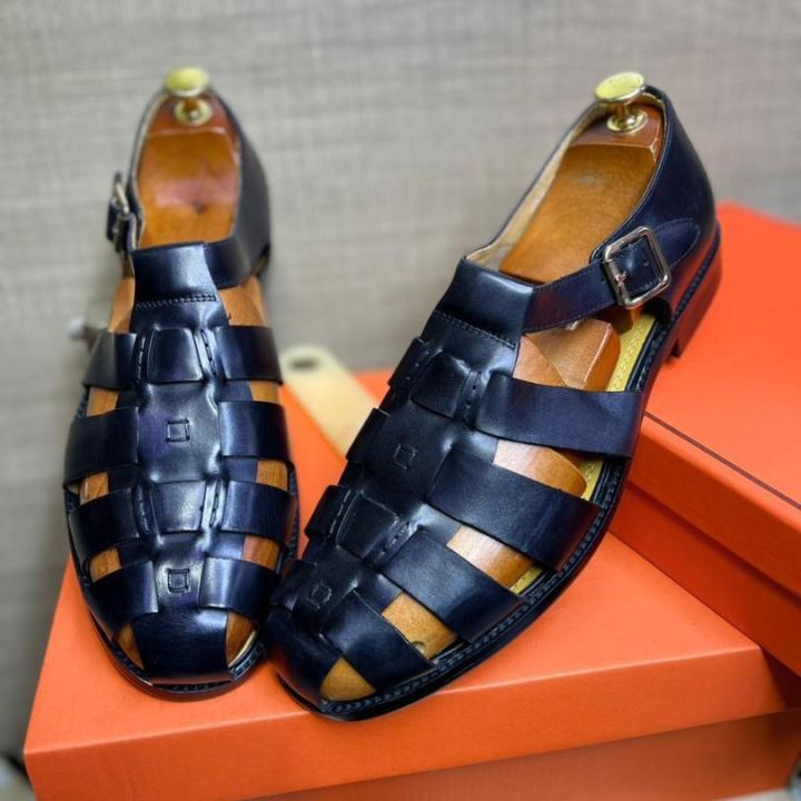 Men shoes Black color