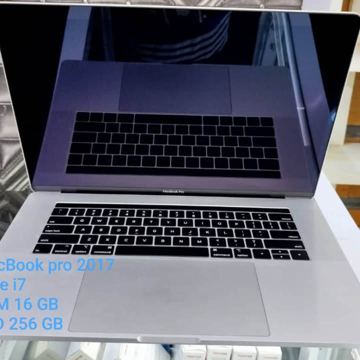 Mac book pro 2017 m
