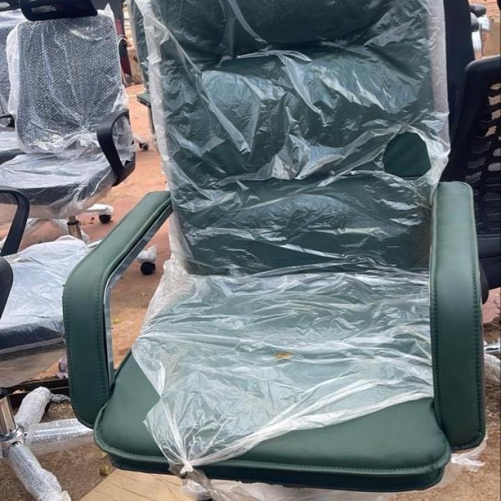Chaise chef service en cuire