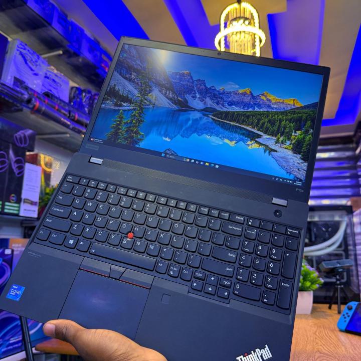 *Workstation with class*  *Touch screen*  *Lenovo ThinkPad P15s*  *Intel core i7*   *CPU 3.00ghz*  *11th generation*  *8cores cpu*  *32GB RAM*  *512 GB SSD NVMe*  *20gb NVIDIA total graphics*