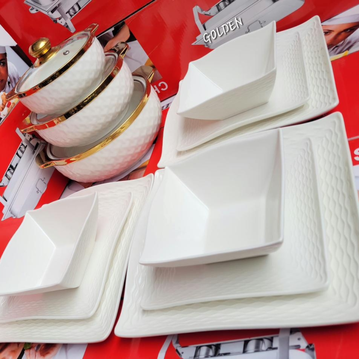 ensemble de couverts en porcelaine