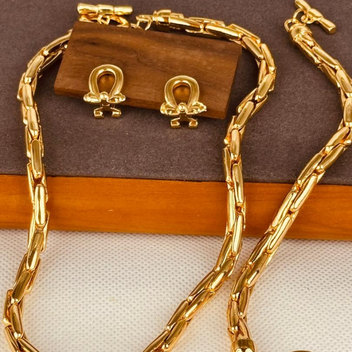 ensemble collier et boucles et bracelet doré