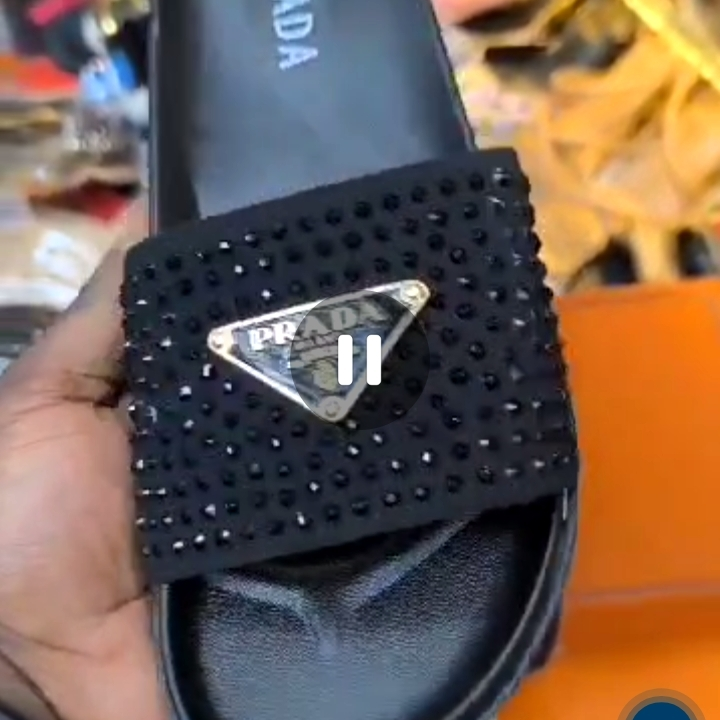 babouches prada noir
