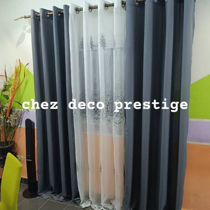 ensemble de trois rideaux