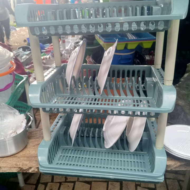 plastic plate stands