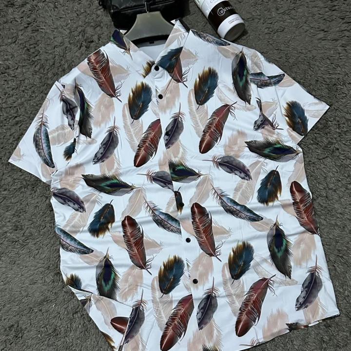 white short sleeve shirt