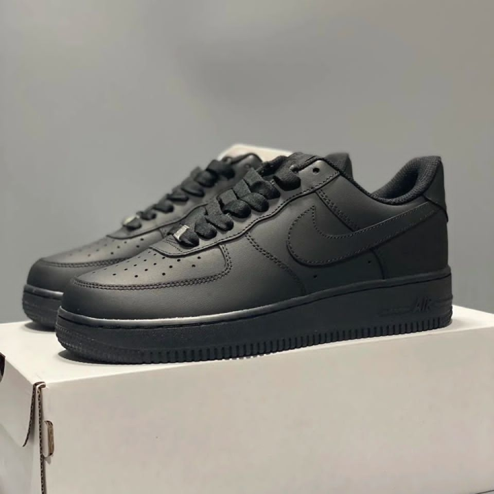 tennis noire Nike