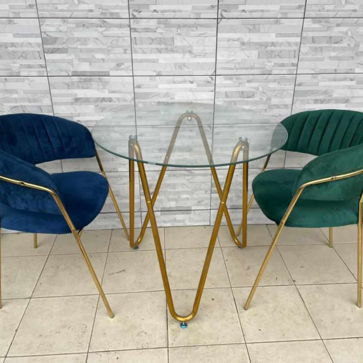Comfy and stylish dining set
