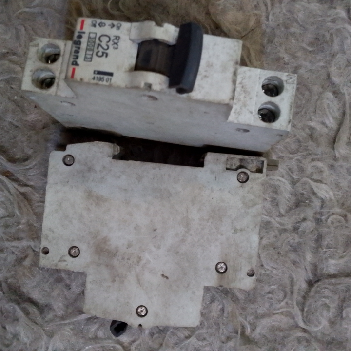 R*3 DISJONCTEUR 1p +N C25 3000A
