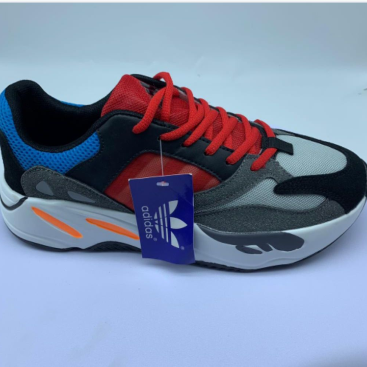 chaussure ADIDAS yeezy 700