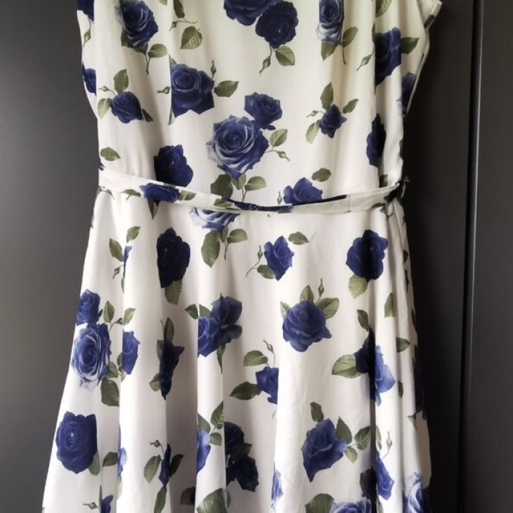 robe fleurie blanche