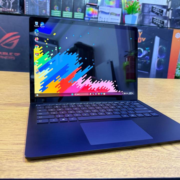 *High-end users*  *TOUCH SCREEN*  *surface laptop 3*  *CPU 1.50GHz x 8*  *8cpu core*  *intel core i5*  *10th generation*  *8gb ram*  *256gb ssd*  *2k display*  *4gb total graphics*  *128mb de