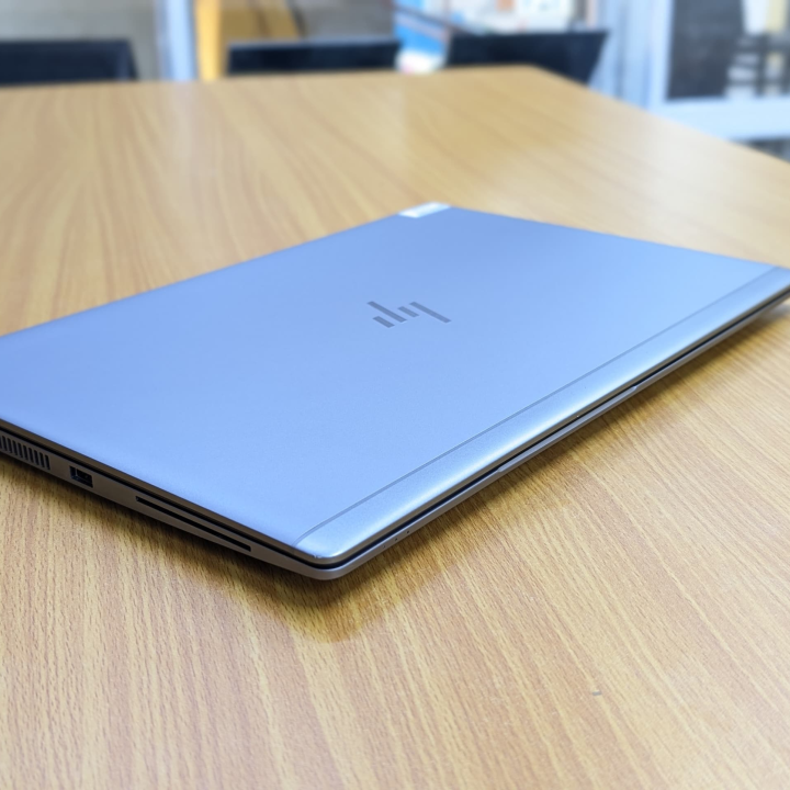 HP ZBOOK Studio 15v