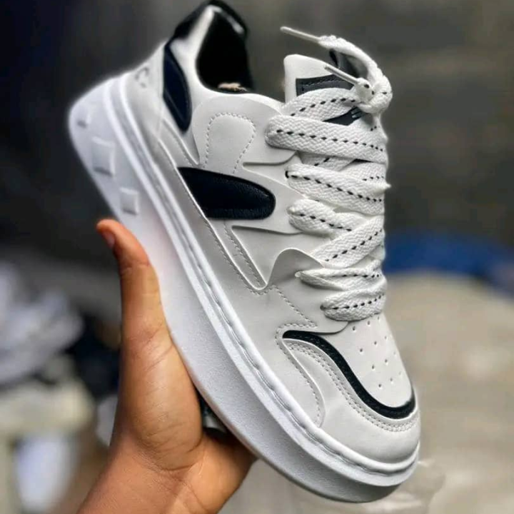 Tennis blanc cassé
